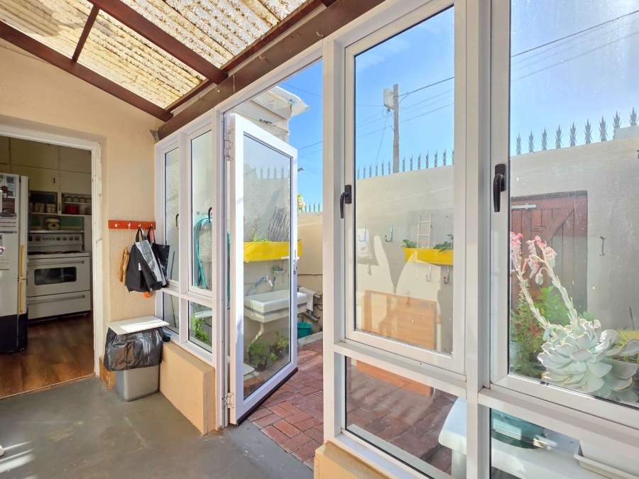 3 Bedroom Property for Sale in Sea Point Western Cape